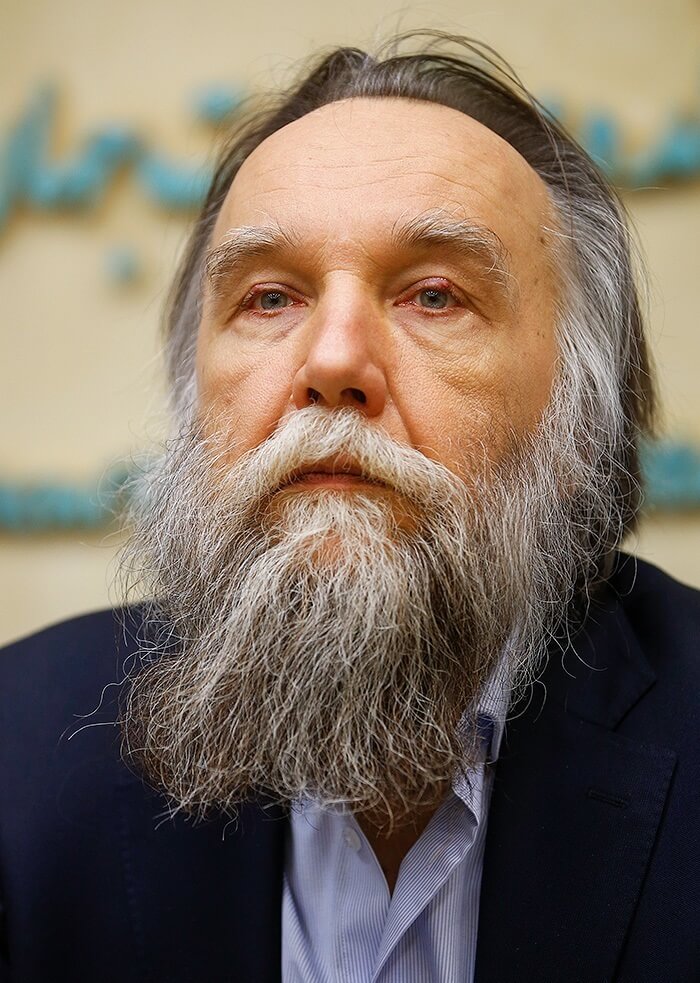 Fotografie de arhivă a filosofului rus Aleksandr Dugin, utilizată sub licență Wikimedia Commons în articolul CBCRO despre influența geopolitică și avertismentele sale privind România și globalismul.